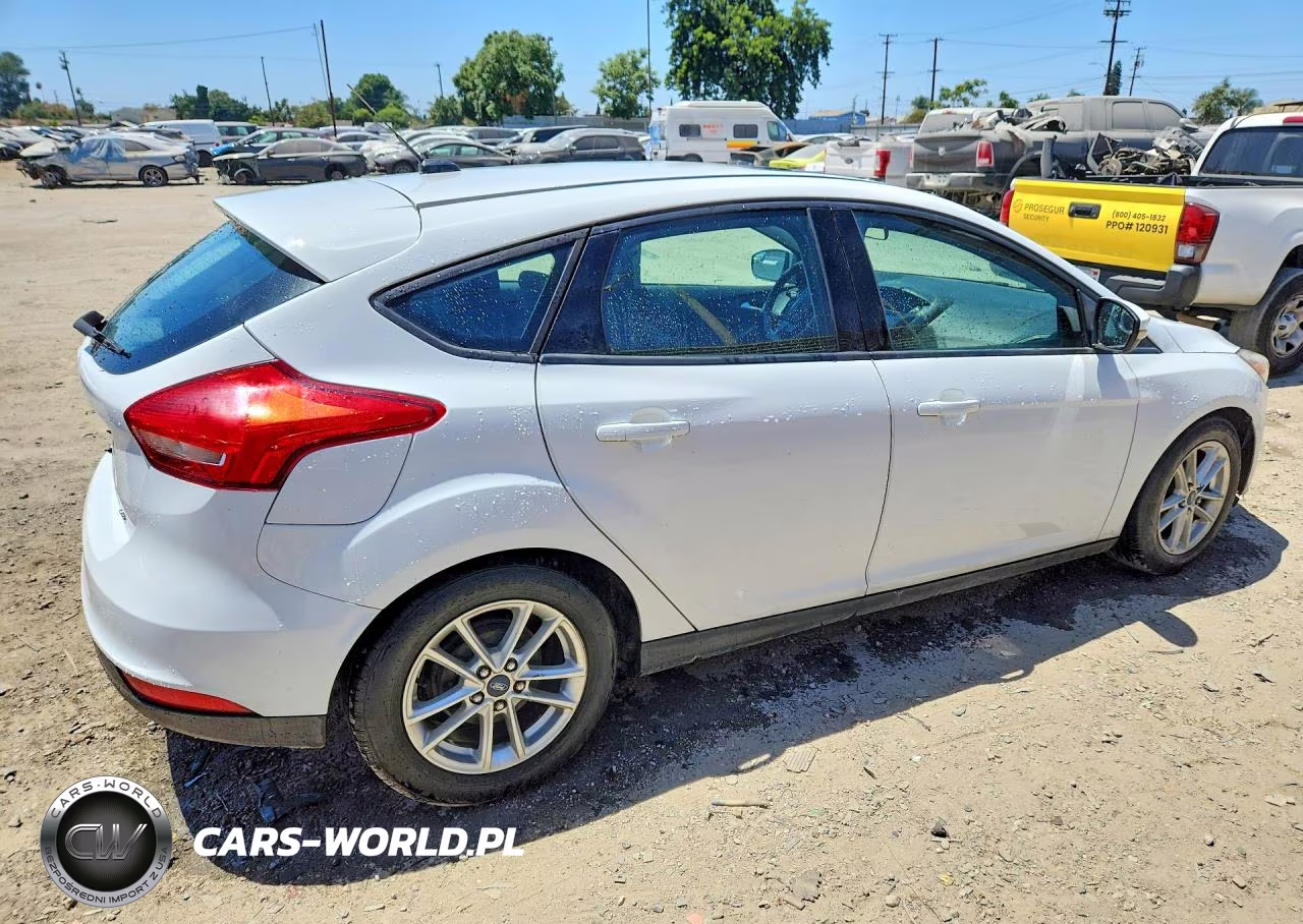 2016 Ford Focus Se VIN:1FADP3K27GL217539 - 3