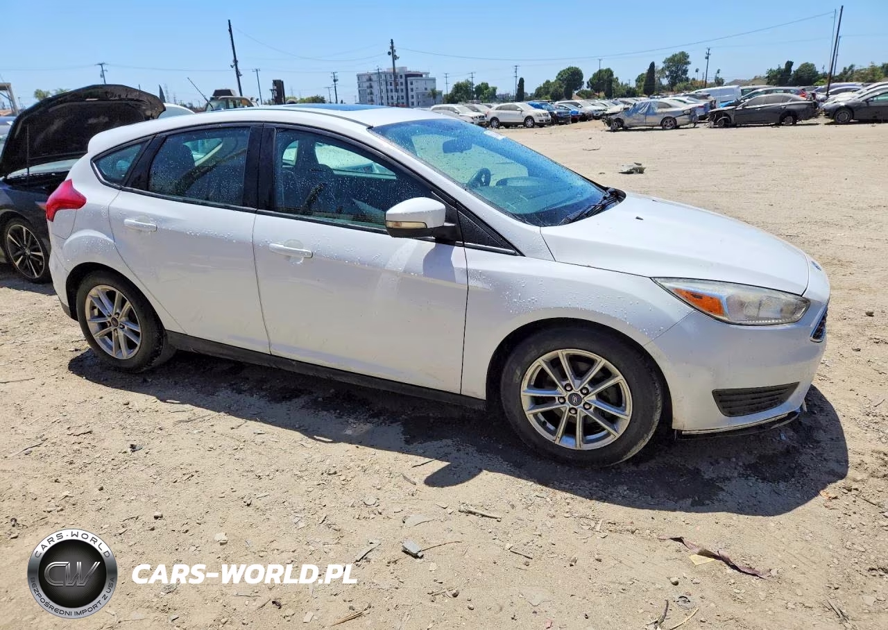 2016 Ford Focus Se VIN:1FADP3K27GL217539 - 4