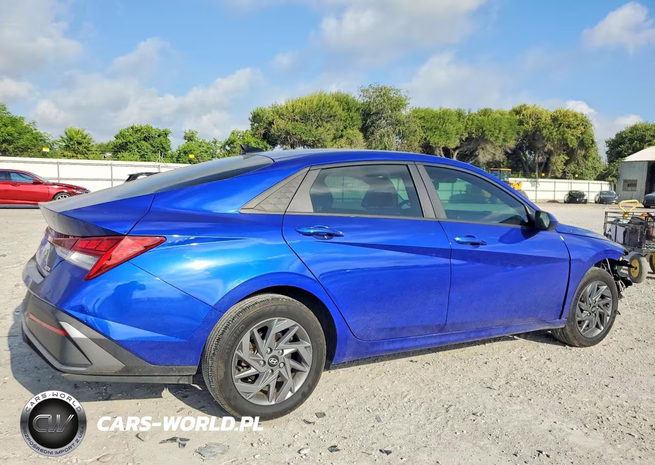 2024 Hyundai Elantra Blue VIN:KMHLM4DJ5RU097872 - 3