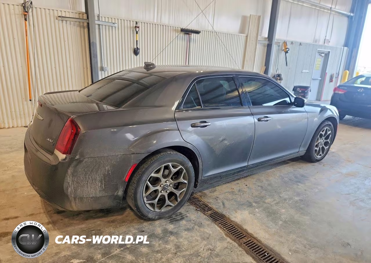 2016 Chrysler 300 S VIN:2C3CCAGG1GH136385 - 3