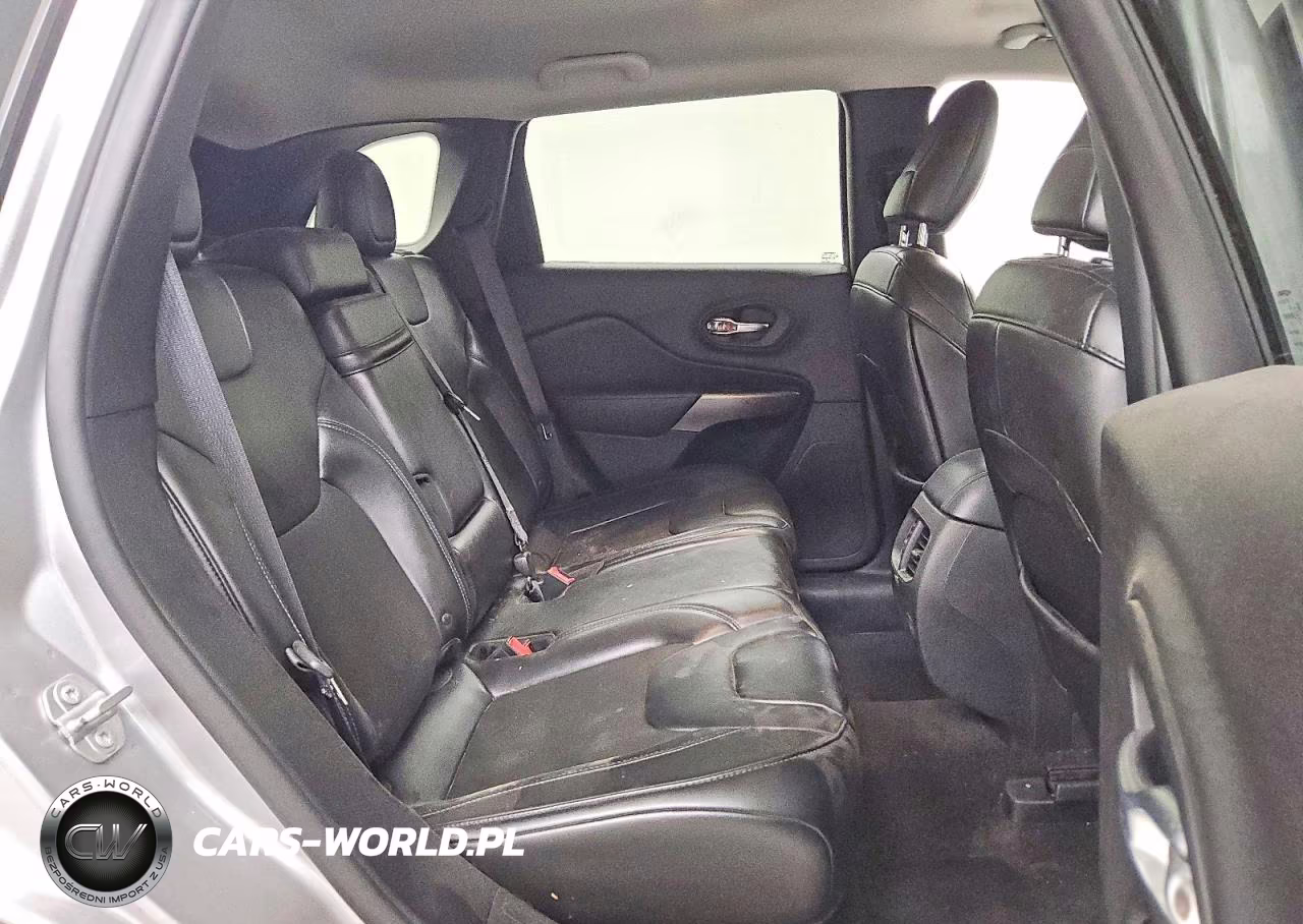 2019 Jeep Cherokee Latitude Plus VIN:1C4PJMLB9KD194801 - 11