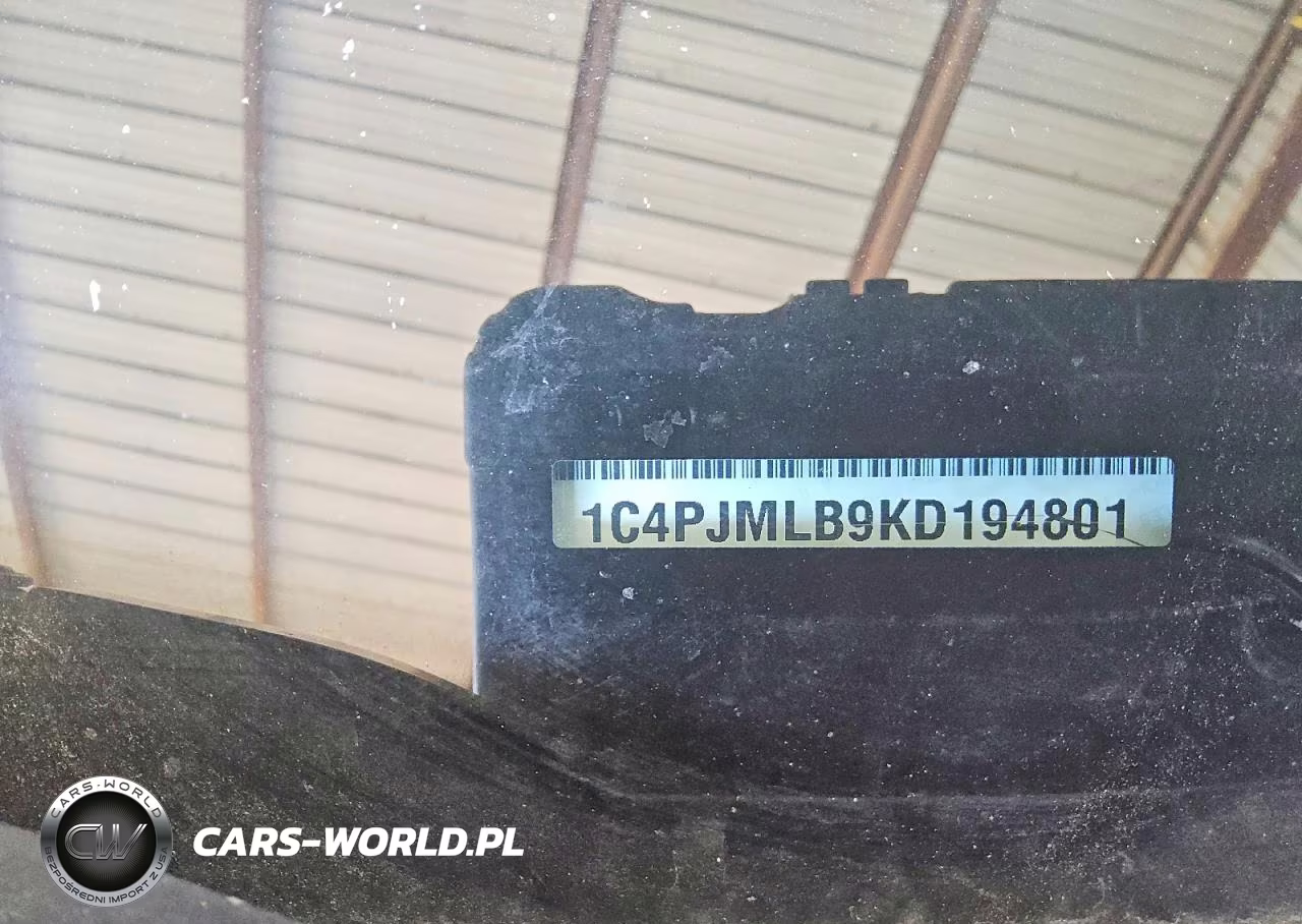2019 Jeep Cherokee Latitude Plus VIN:1C4PJMLB9KD194801 - 14