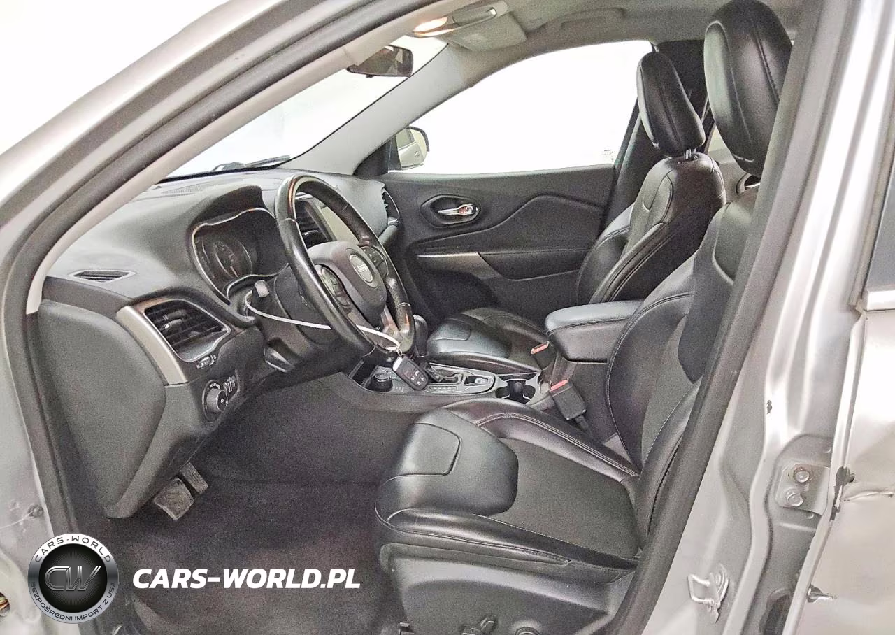 2019 Jeep Cherokee Latitude Plus VIN:1C4PJMLB9KD194801 - 7