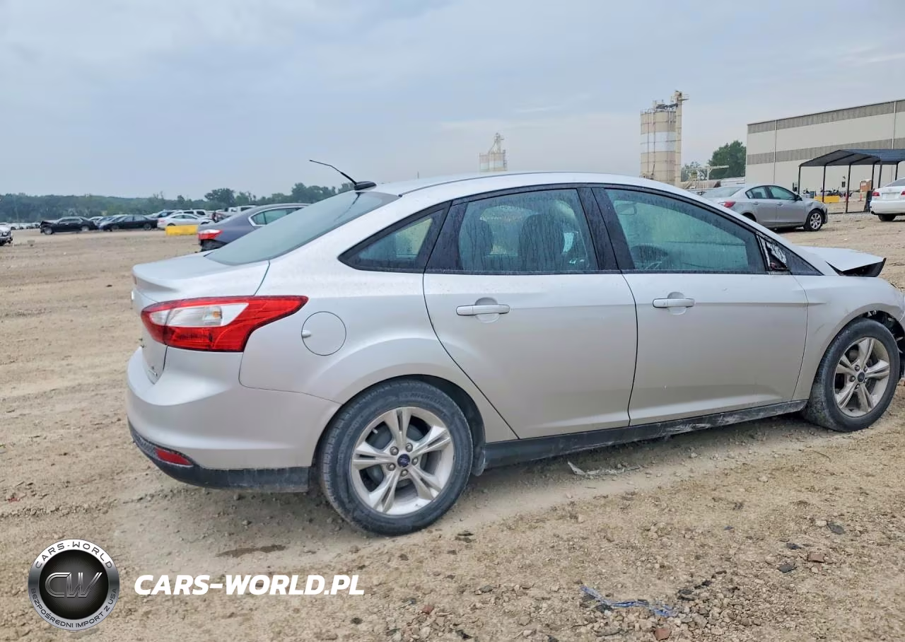 2014 Ford Focus Se VIN:1FADP3F2XEL130869 - 3