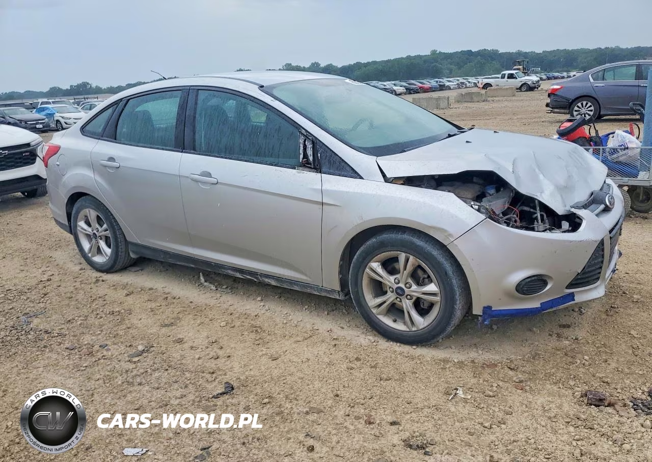2014 Ford Focus Se VIN:1FADP3F2XEL130869 - 4
