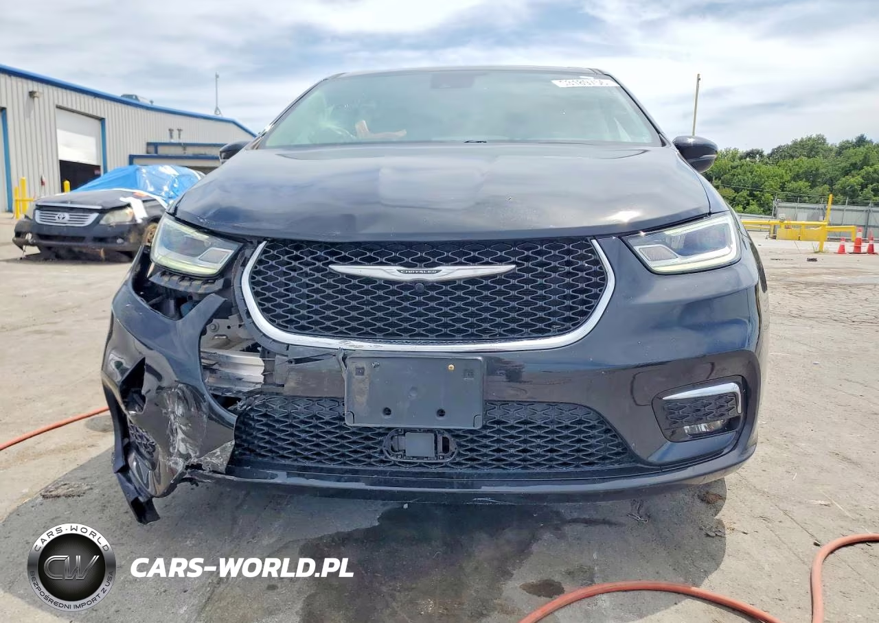 2022 Chrysler Pacifica Hybrid Touring L VIN:2C4RC1L74NR105733 - 5