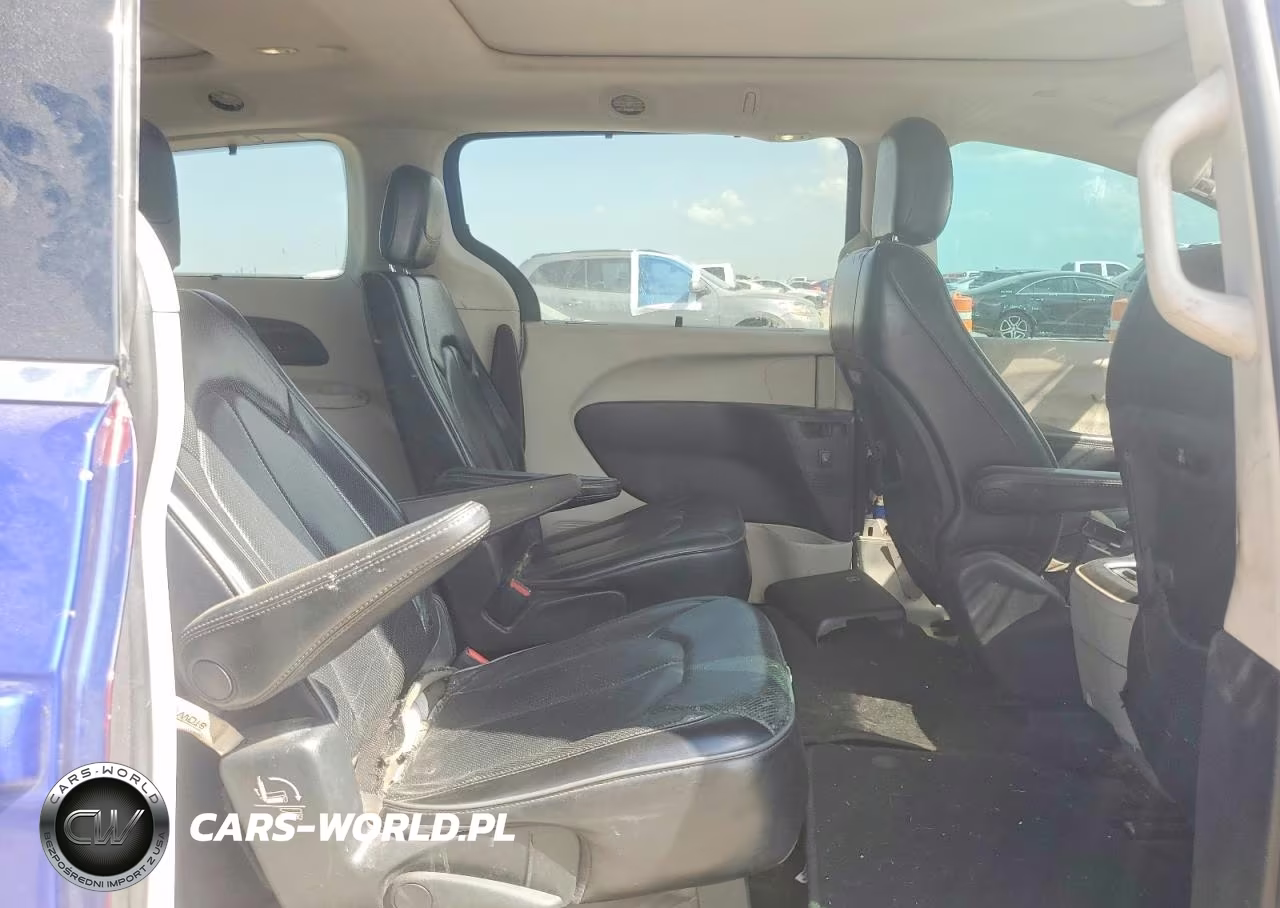 2019 Chrysler Pacifica Limited VIN:2C4RC1GG0KR732130 - 10