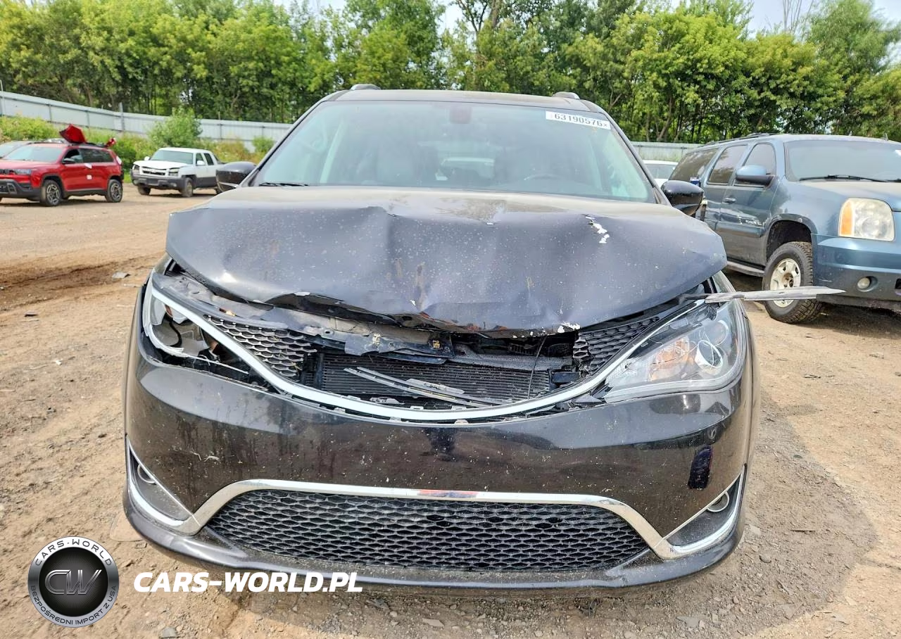 2017 Chrysler Pacifica Touring L Plus VIN:2C4RC1EG9HR578335 - 5