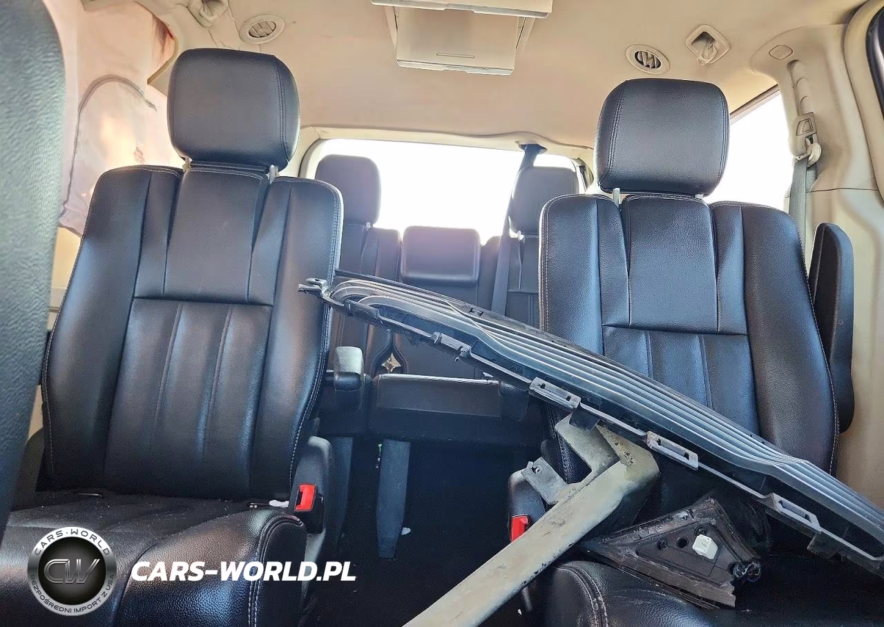 2015 Chrysler Town & Country Touring VIN:2C4RC1BG1FR545346 - 10