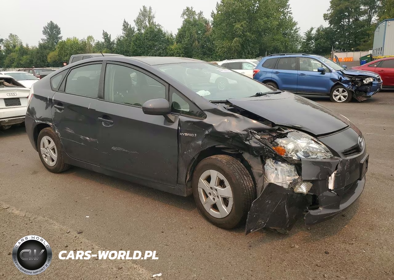 2011 Toyota Prius Three VIN:JTDKN3DU8B0298406 - 4