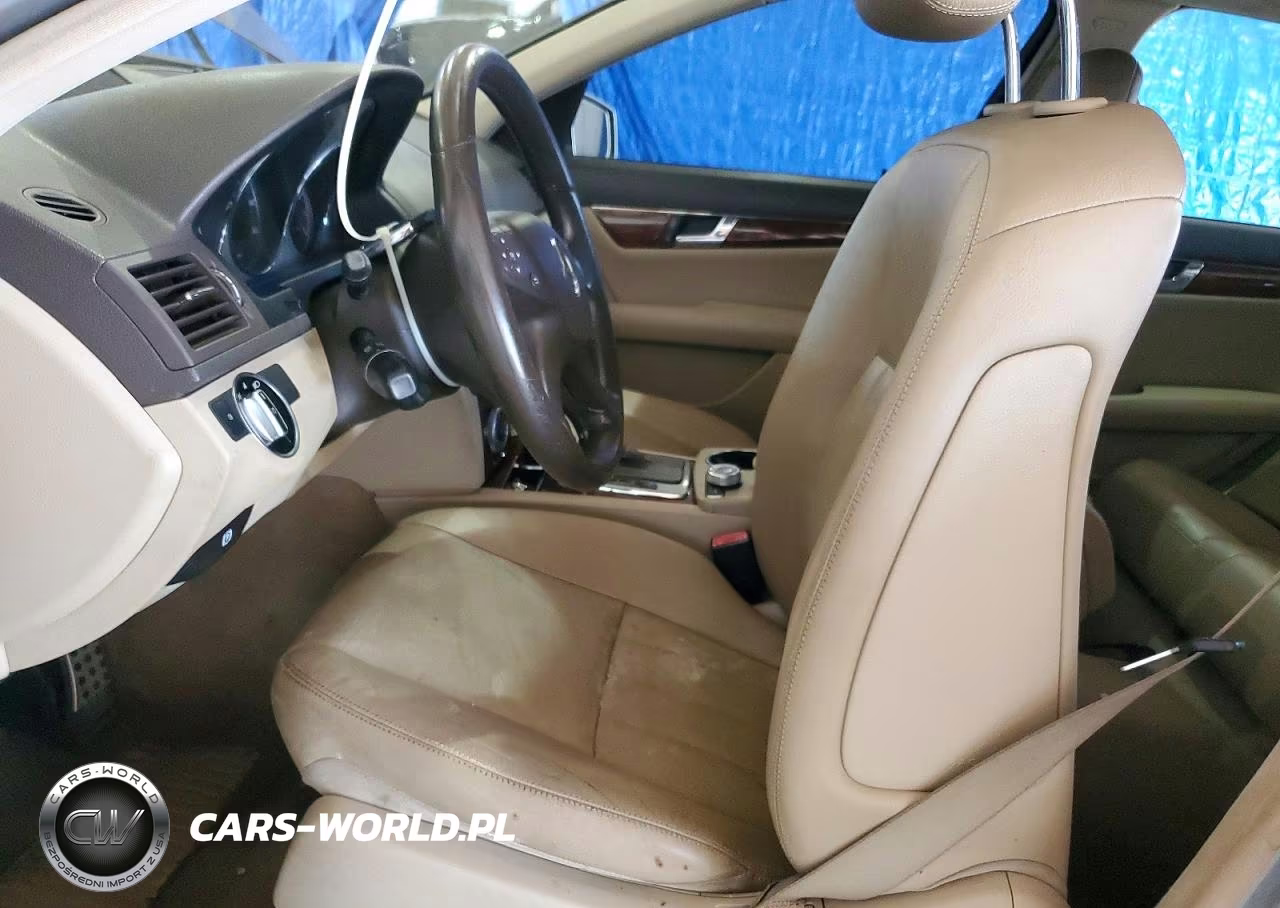 2011 Mercedes-Benz C 300 4Matic VIN:WDDGF8BB2BF537632 - 7