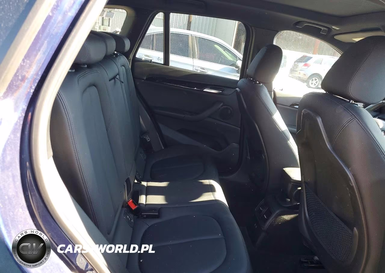 2018 BMW X1 xDrive28I VIN:WBXHT3C31J5L33882 - 10