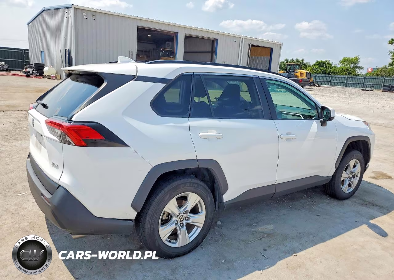 2021 Toyota Rav4 Xle VIN:2T3W1RFV1MC125543 - 3