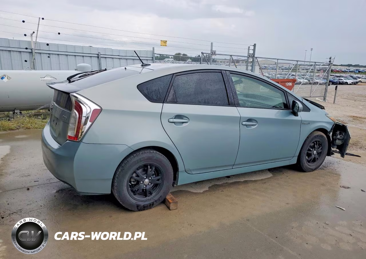 2013 Toyota Prius Three VIN:JTDKN3DU7D1645267 - 3