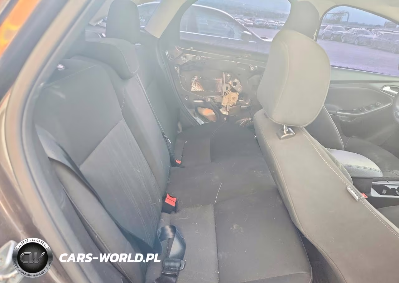 2017 Ford Focus Sel VIN:1FADP3H29HL332829 - 10