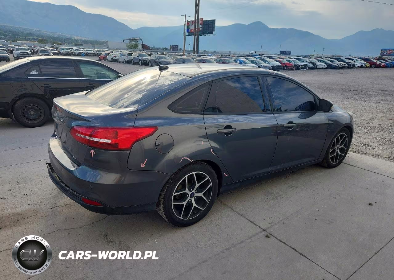 2017 Ford Focus Sel VIN:1FADP3H29HL332829 - 3