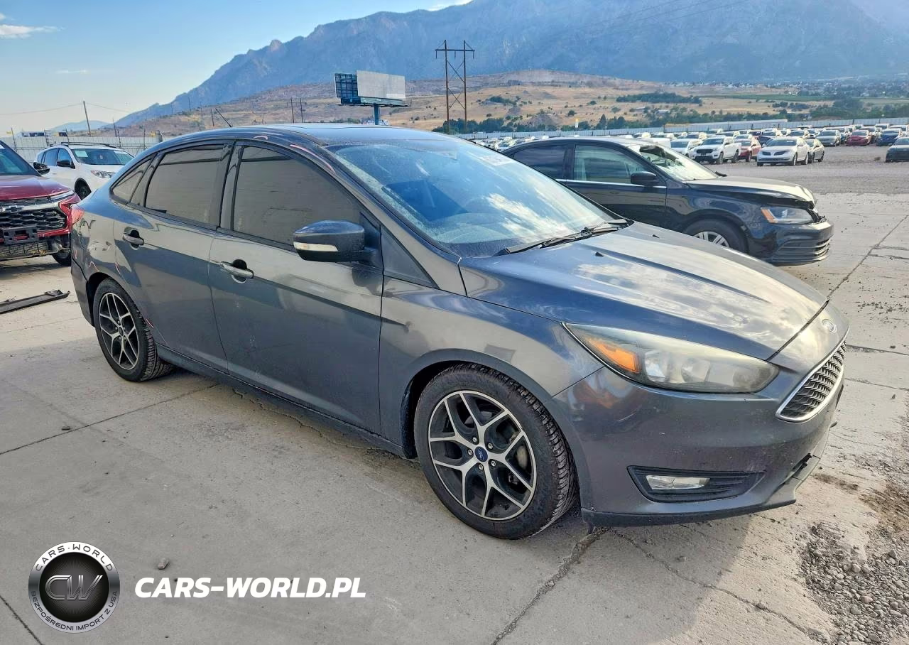 2017 Ford Focus Sel VIN:1FADP3H29HL332829 - 4