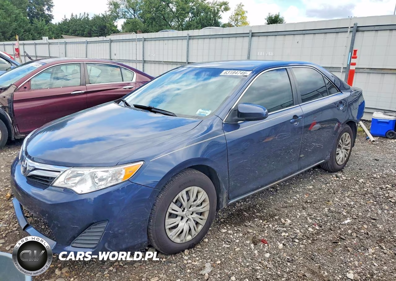 2014 Toyota Camry Le – zdjęcie 1 z 12