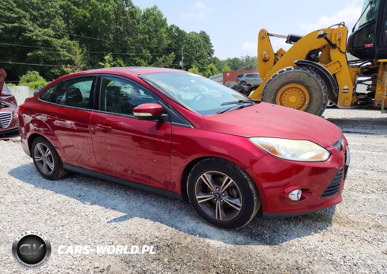 2014 Ford Focus Se VIN:1FADP3F21EL308765 - 4