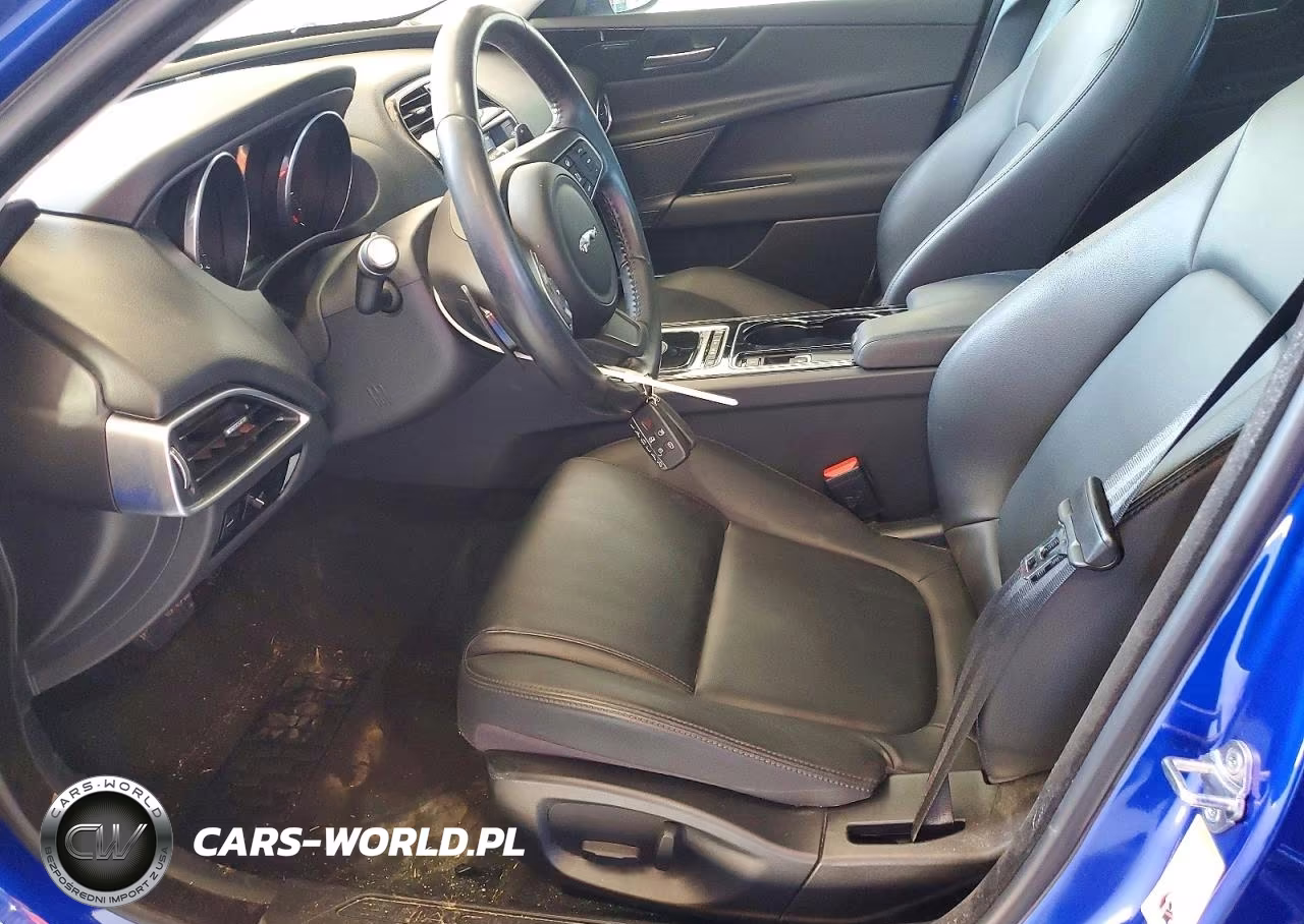 2017 Jaguar Xe Premium VIN:SAJAJ4BN5HA976672 - 7