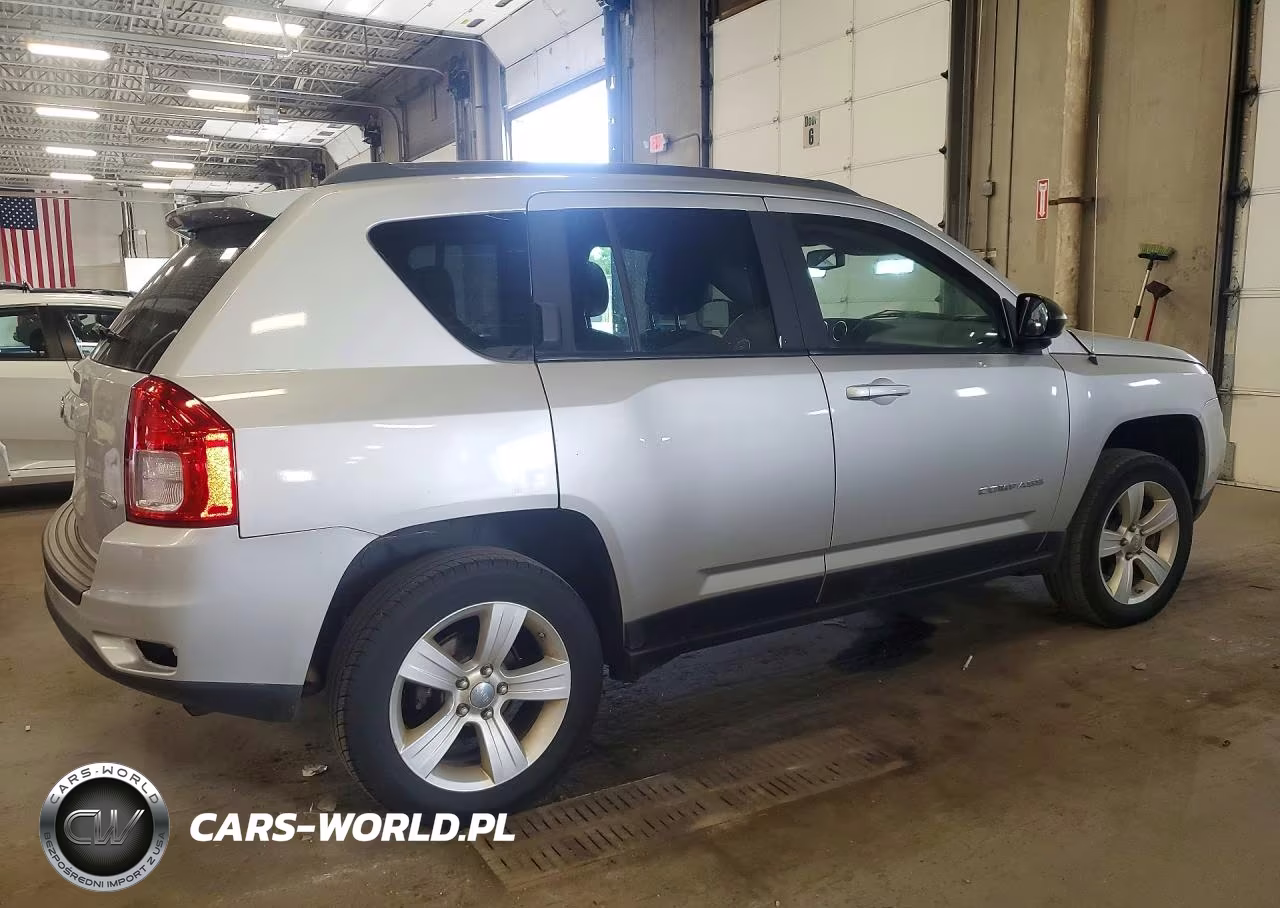 2012 Jeep Compass Latitude VIN:1C4NJDEB2CD572558 - 3