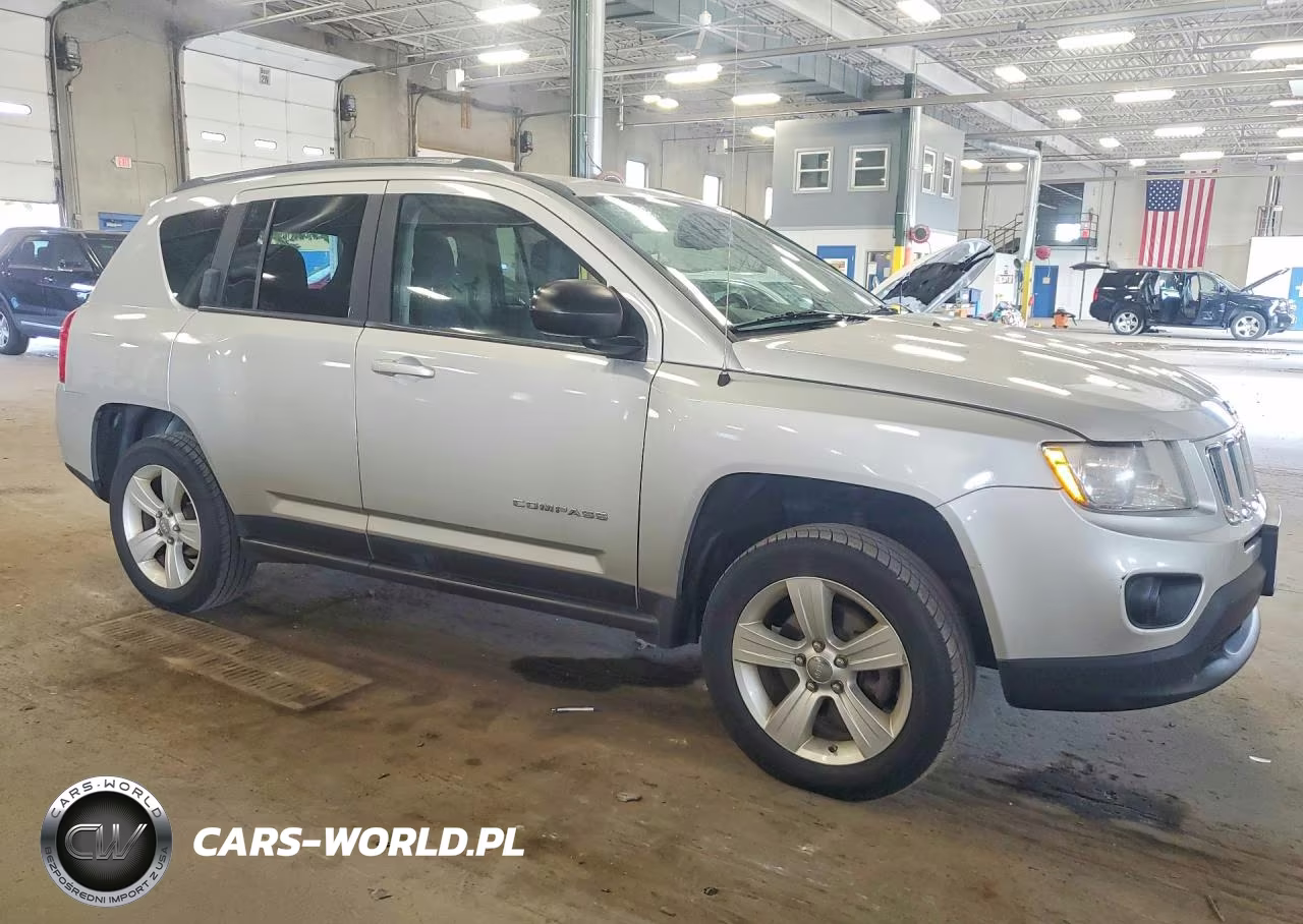 2012 Jeep Compass Latitude VIN:1C4NJDEB2CD572558 - 4