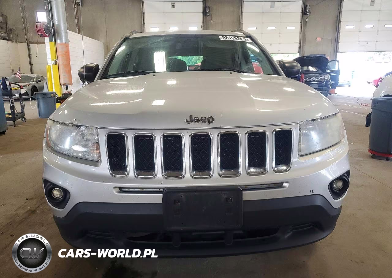 2012 Jeep Compass Latitude VIN:1C4NJDEB2CD572558 - 5