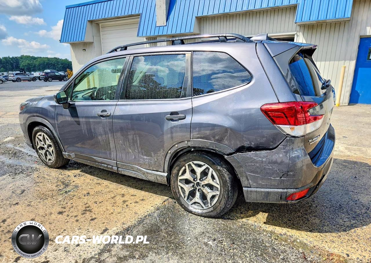 2023 Subaru Forester Premium VIN:JF2SKADC9PH514732 - 2