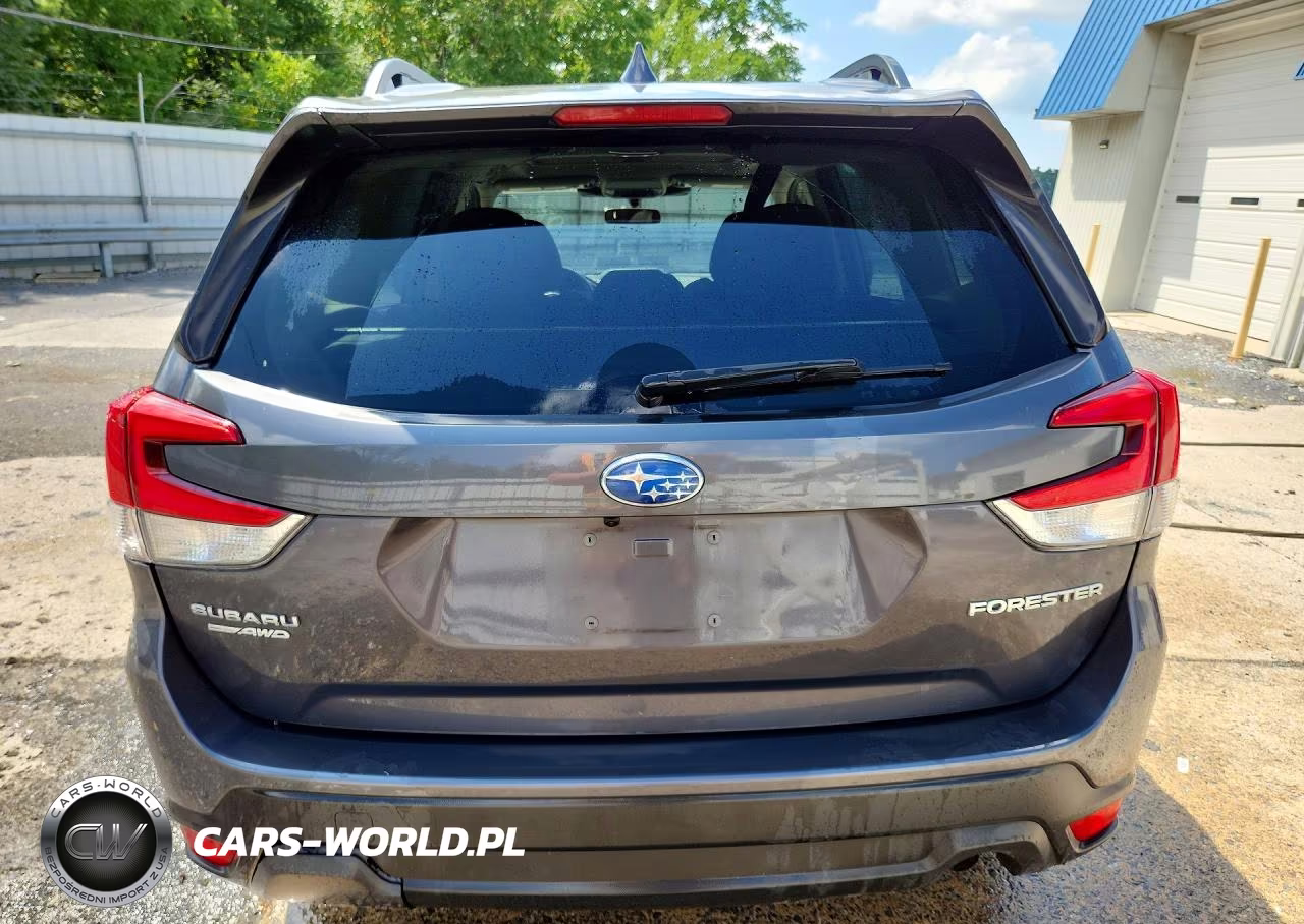 2023 Subaru Forester Premium VIN:JF2SKADC9PH514732 - 6