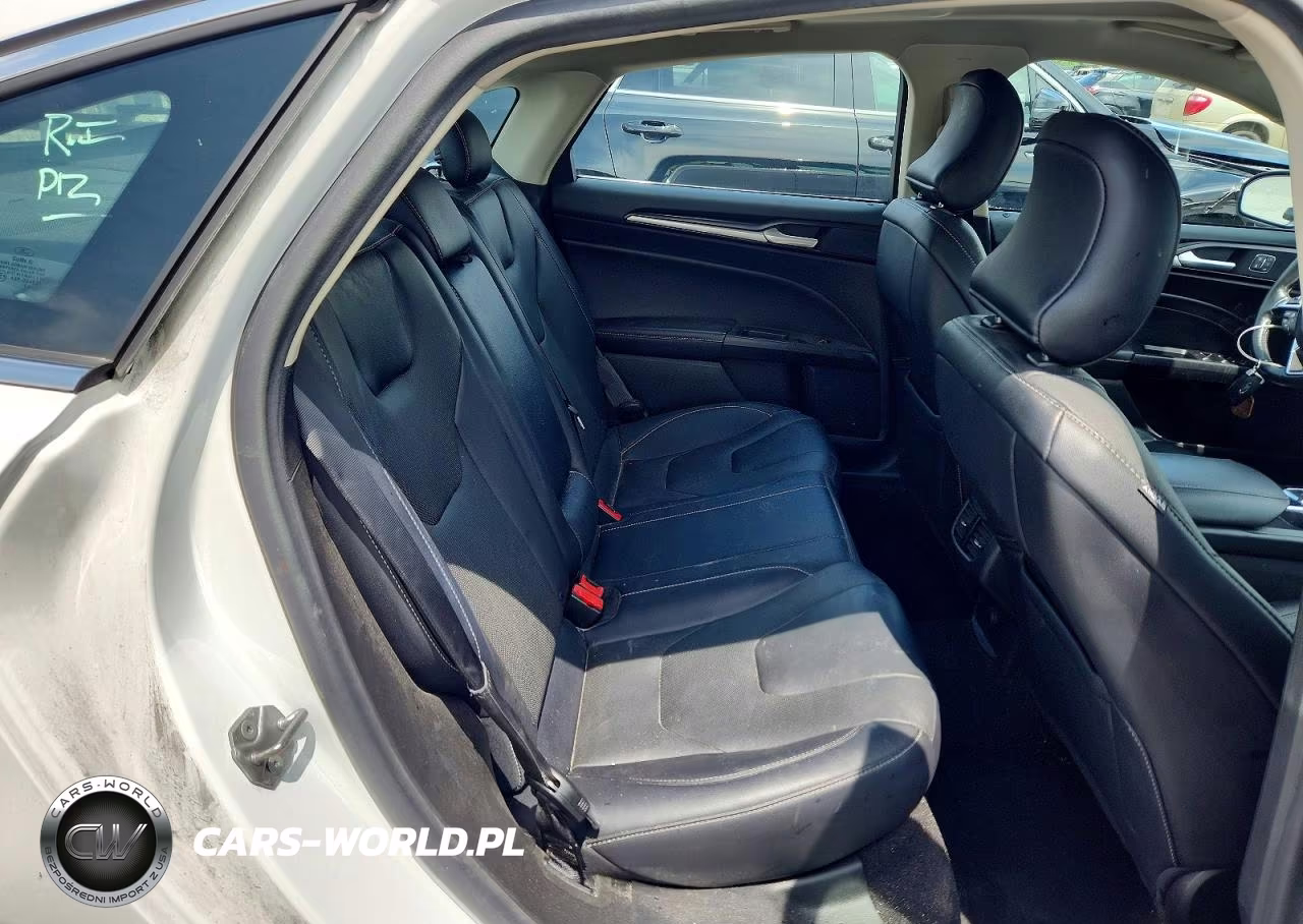 2019 Ford Fusion Titanium VIN:3FA6P0RU0KR106758 - 10