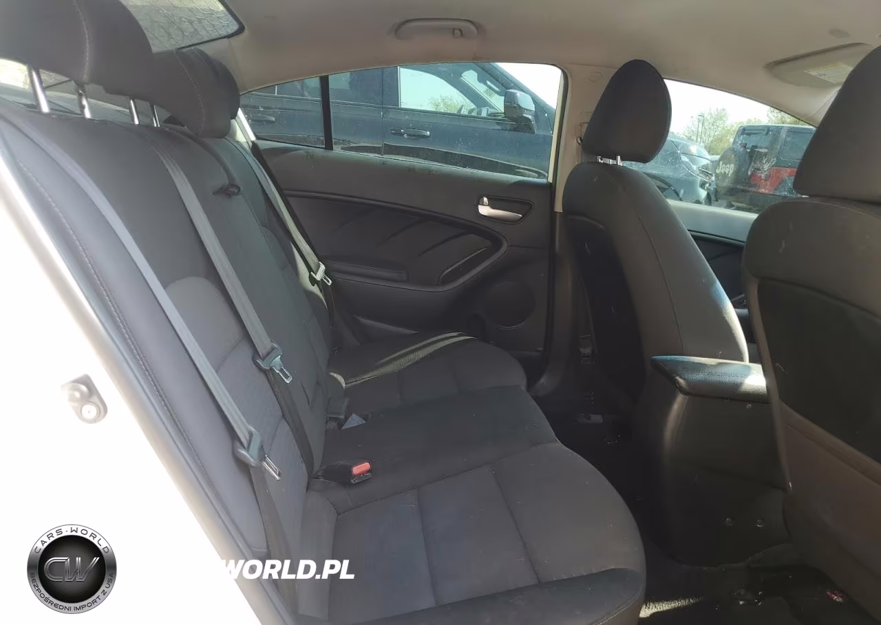 2018 Kia Forte Lx VIN:3KPFL4A73JE225400 - 10