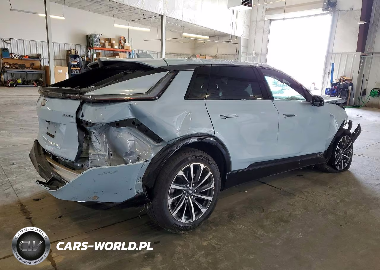 2024 Cadillac Lyriq Sport VIN:1GYKPTRL9RZ122166 - 3