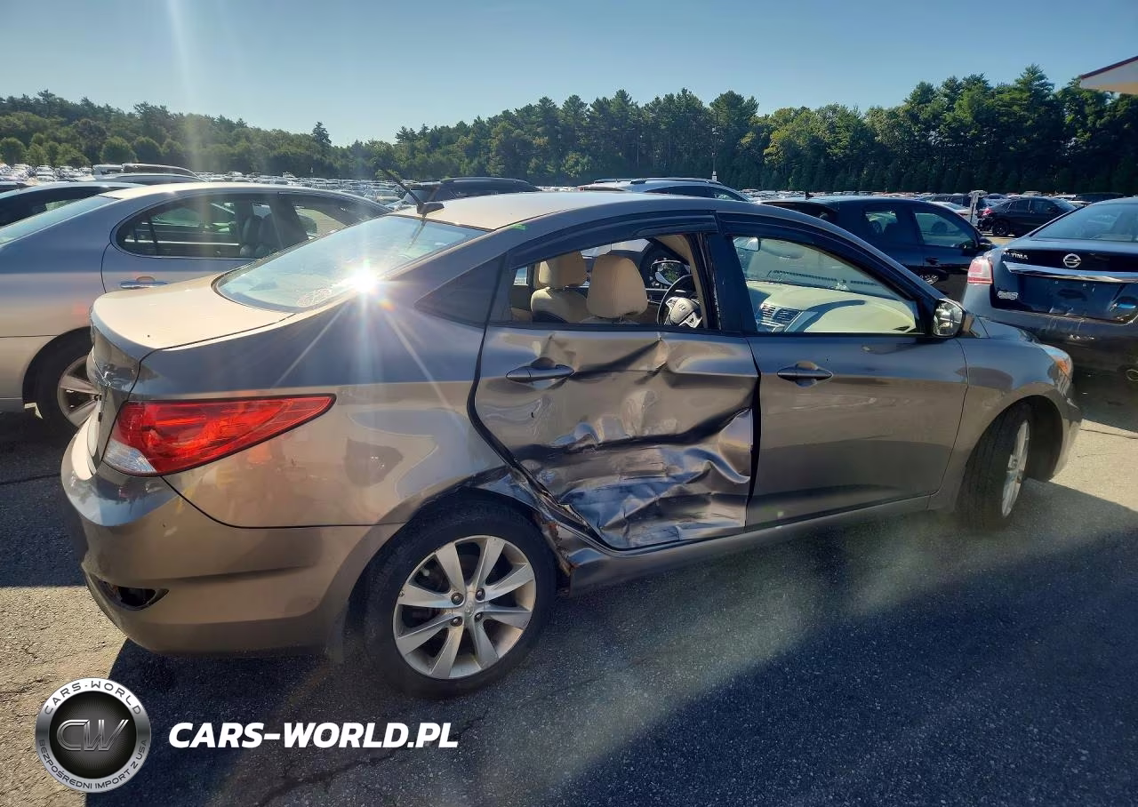 2014 Hyundai Accent Gls VIN:KMHCU4AE4EU590069 - 3