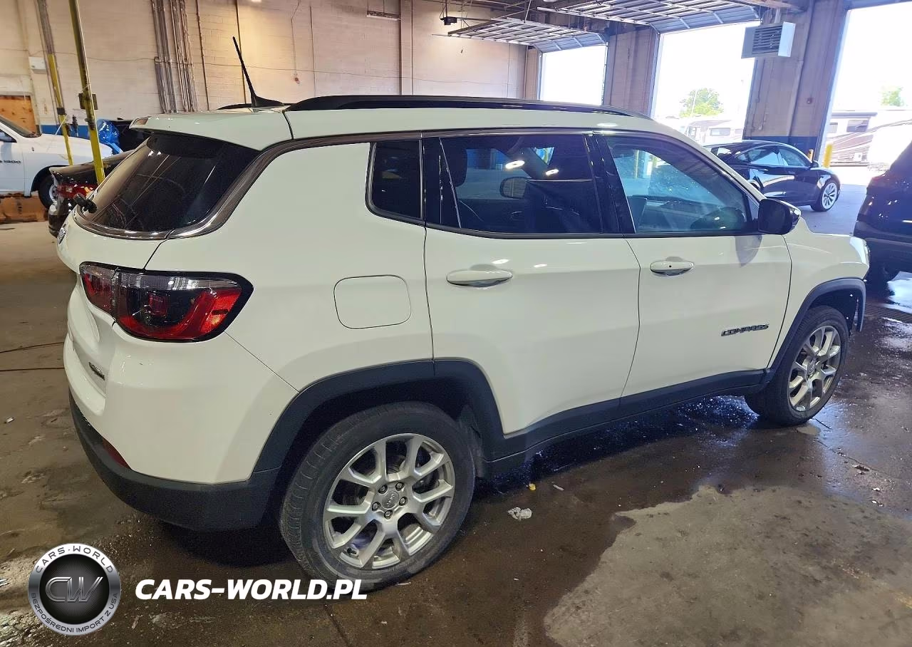 2022 Jeep Compass Latitude Lux VIN:3C4NJDFB8NT180888 - 3