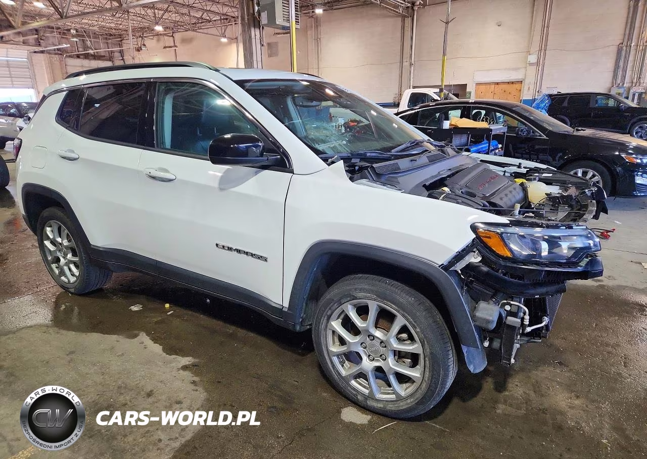 2022 Jeep Compass Latitude Lux VIN:3C4NJDFB8NT180888 - 4