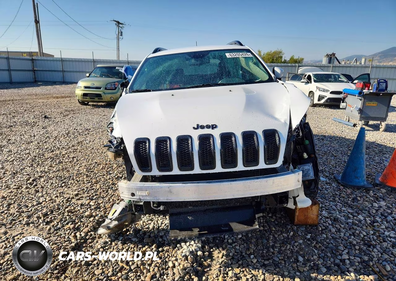 2015 Jeep Cherokee Latitude VIN:1C4PJMCS4FW776797 - 5