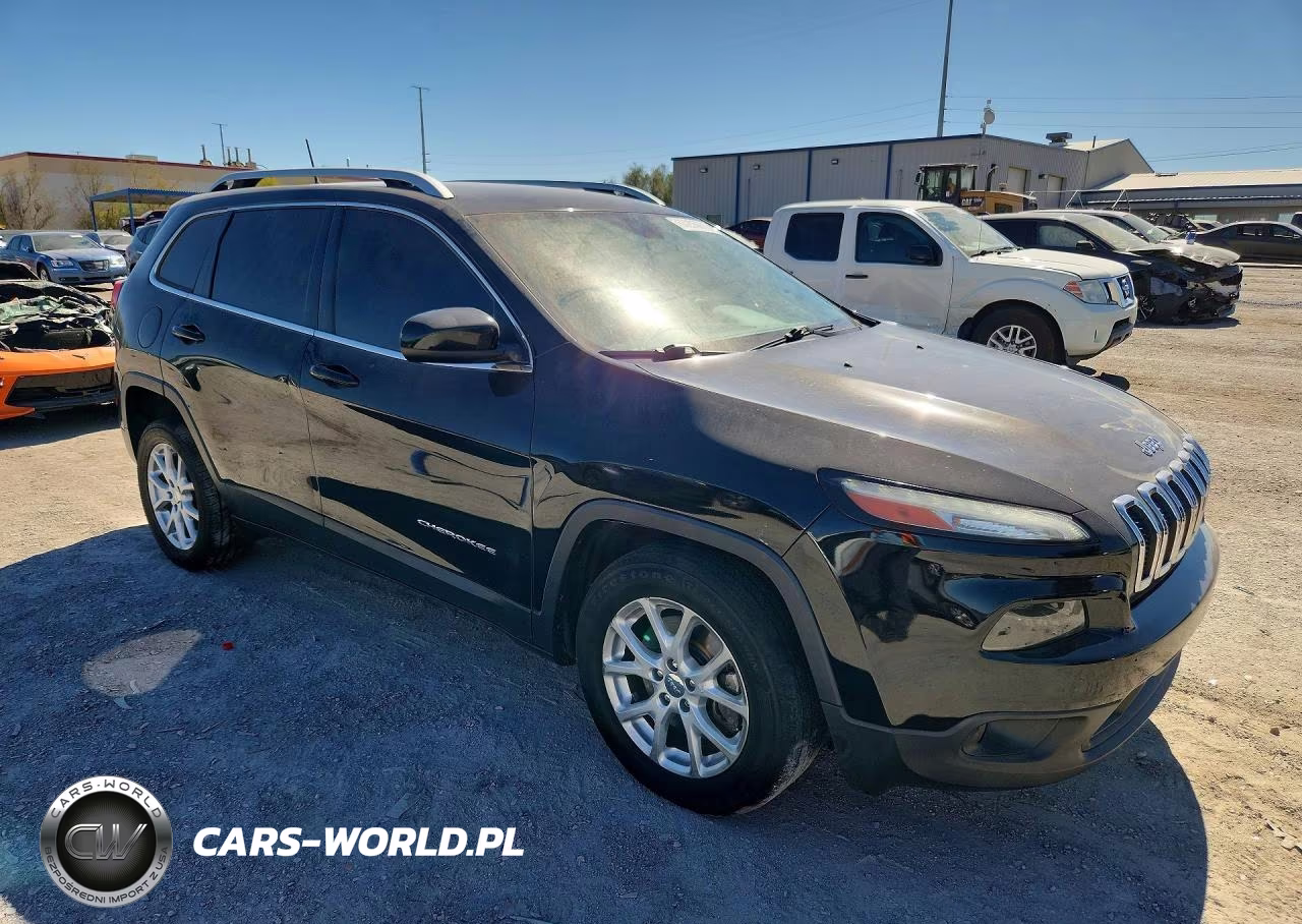 2017 Jeep Cherokee Latitude VIN:1C4PJLCB5HW662837 - 4