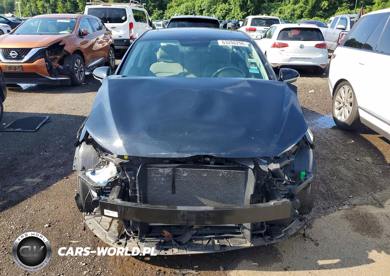 2018 Hyundai Elantra Value Edition VIN:5NPD84LF4JH375590 - 5