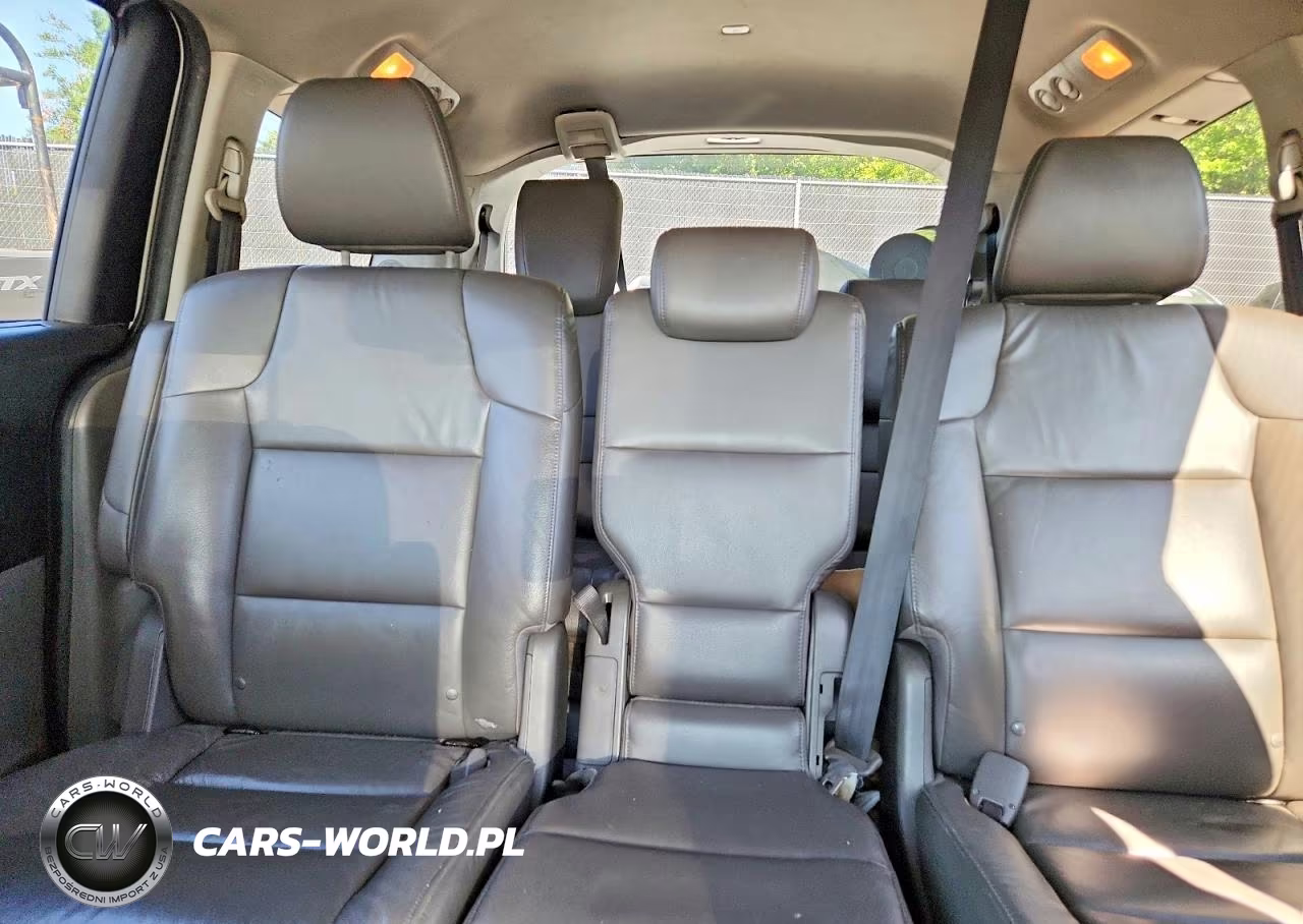 2015 Honda Odyssey Touring VIN:5FNRL5H91FB037244 - 10