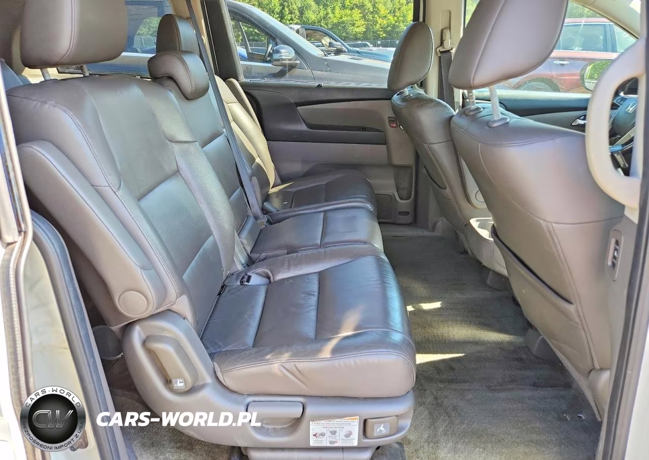 2015 Honda Odyssey Touring VIN:5FNRL5H91FB037244 - 11