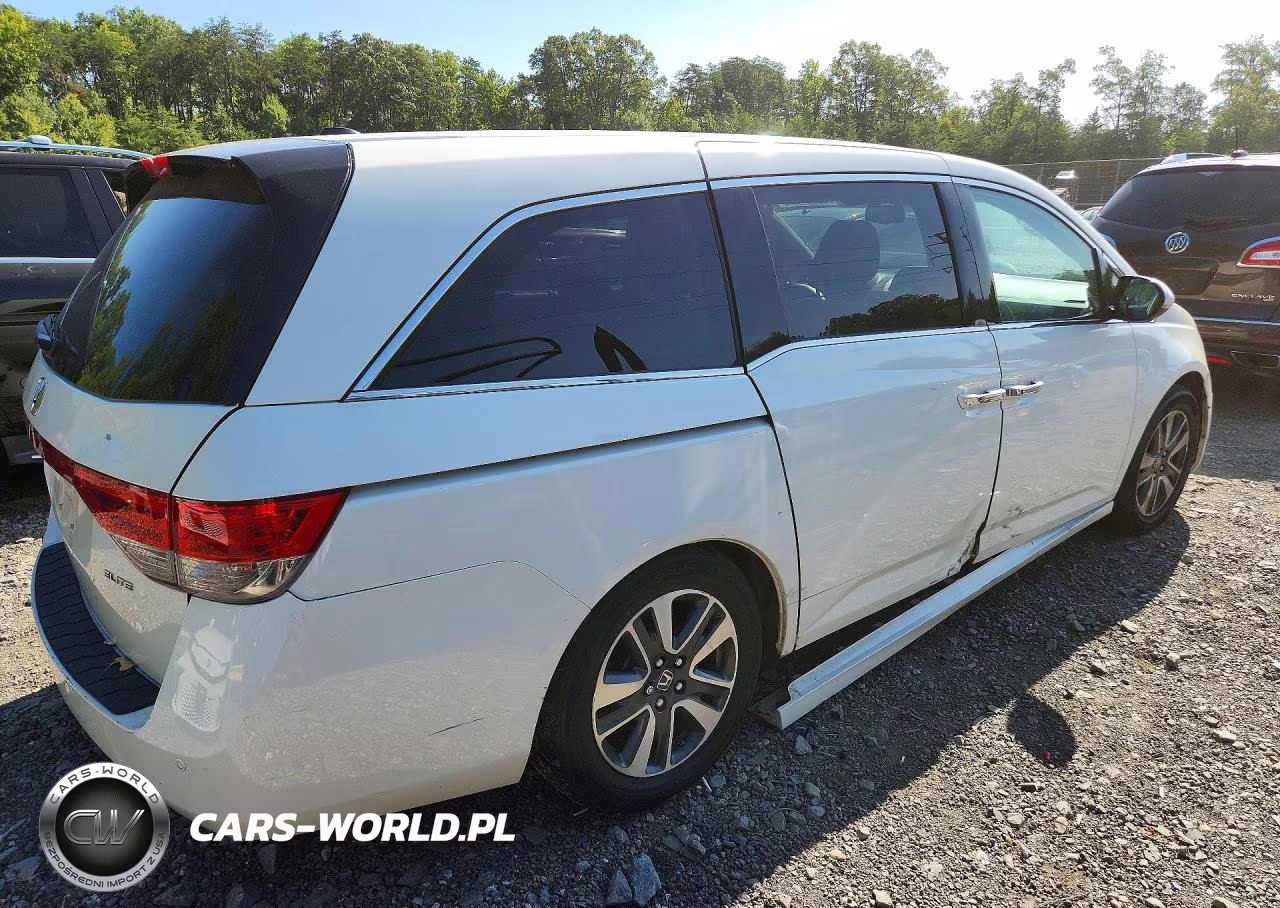 2015 Honda Odyssey Touring VIN:5FNRL5H91FB037244 - 3