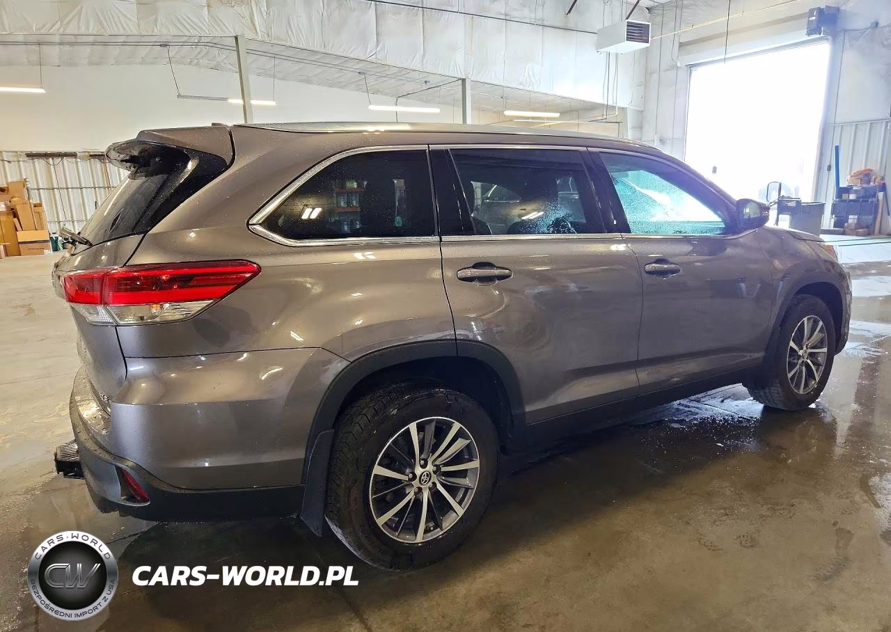 2019 Toyota Highlander Xle VIN:5TDJZRFH9KS734986 - 3