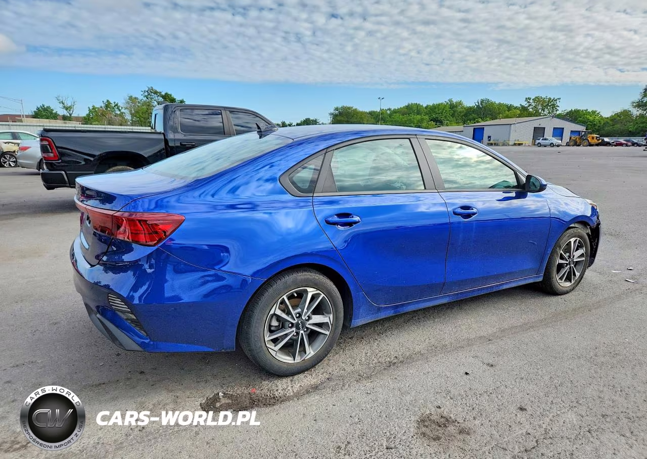 2023 Kia Forte Lxs VIN:3KPF24AD9PE661802 - 3