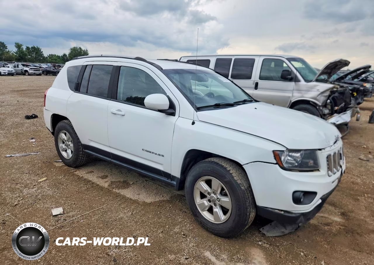 2016 Jeep Compass Latitude VIN:1C4NJCEA1GD744585 - 4