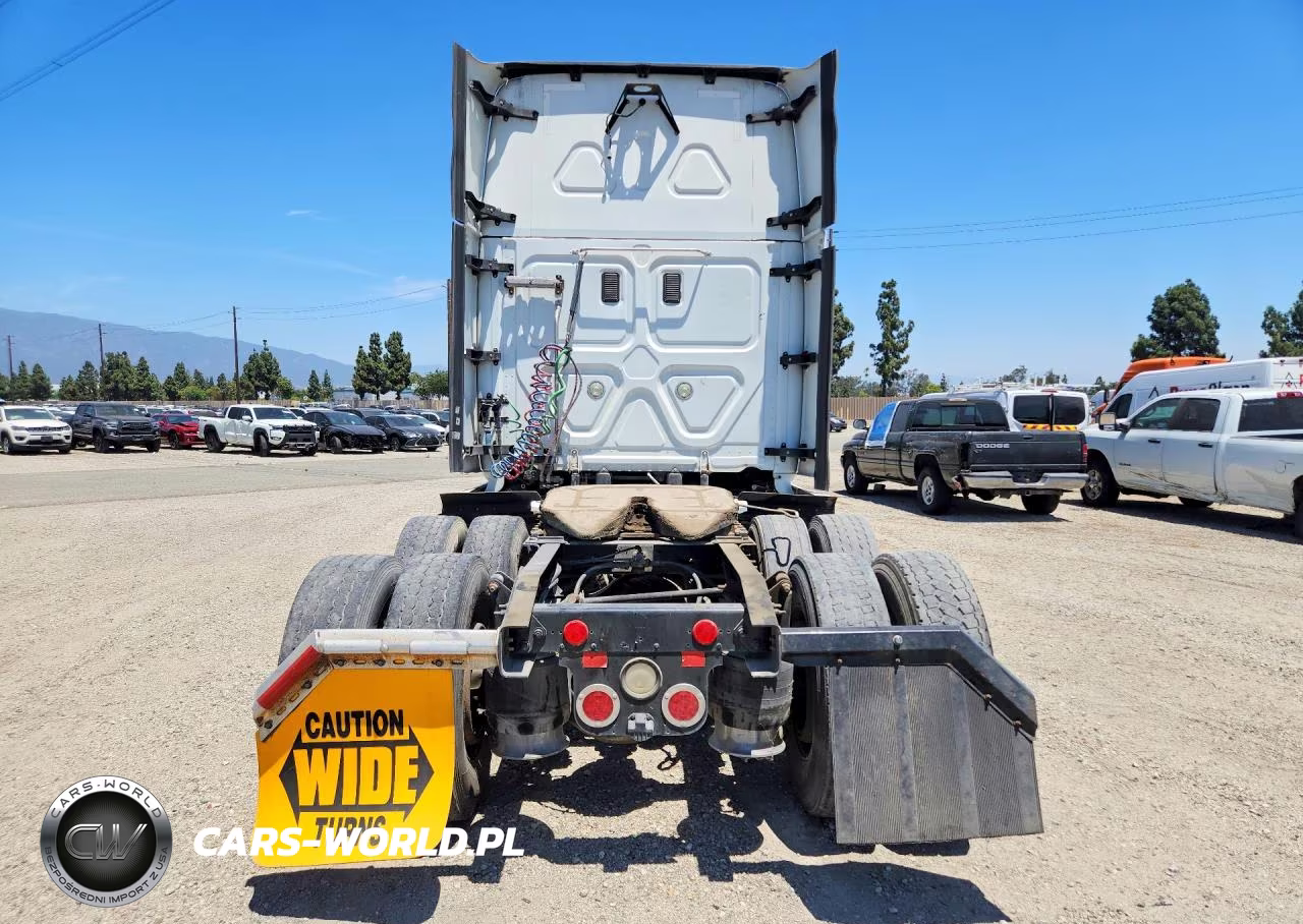 2015 Freightliner Cascadia 125 VIN:3AKJGLD5XFSGA7727 - 6