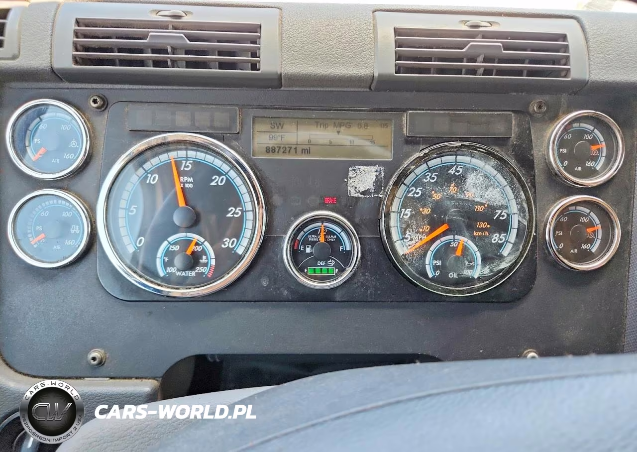 2015 Freightliner Cascadia 125 VIN:3AKJGLD5XFSGA7727 - 9