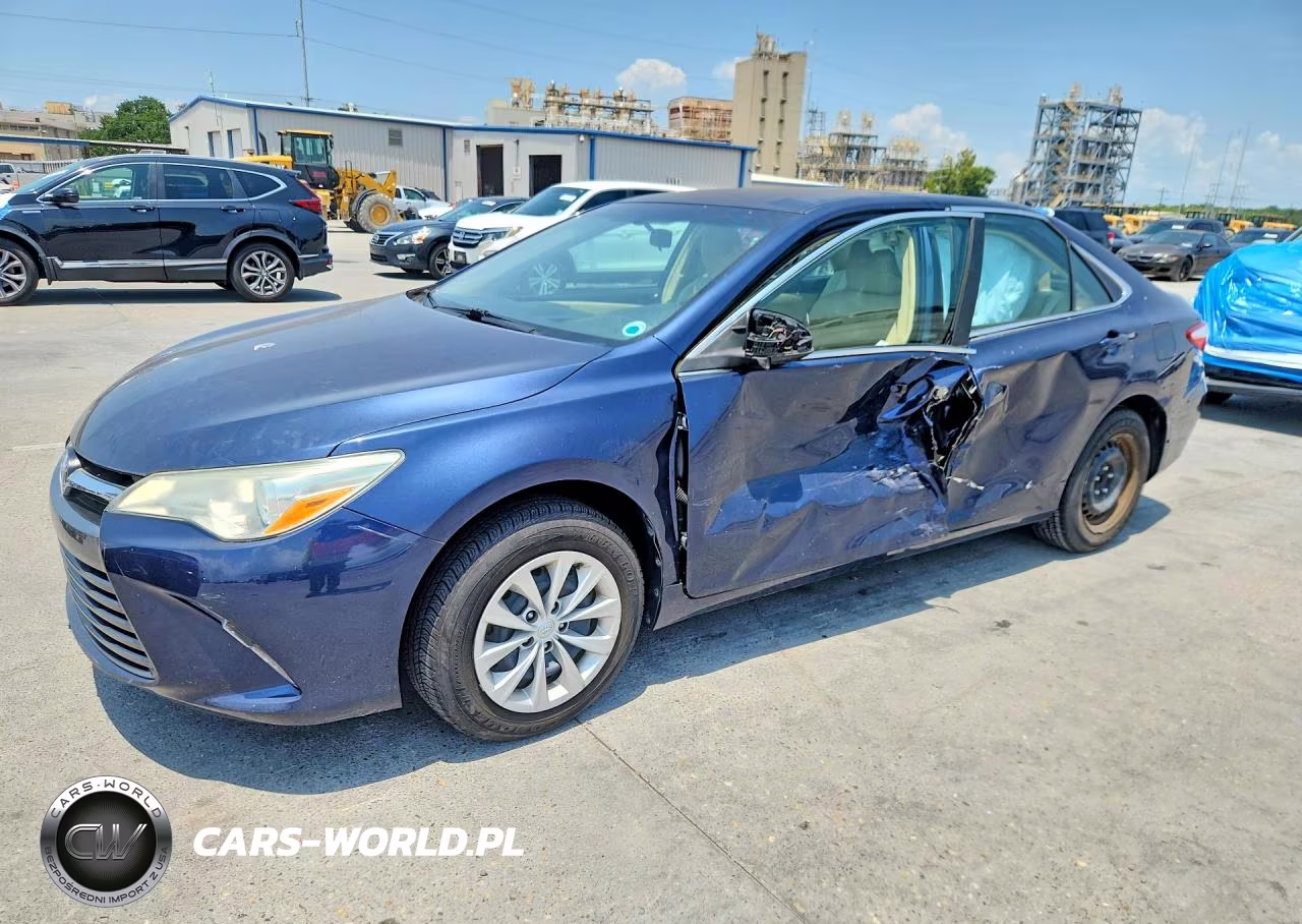 2015 Toyota Camry Le – zdjęcie 1 z 12