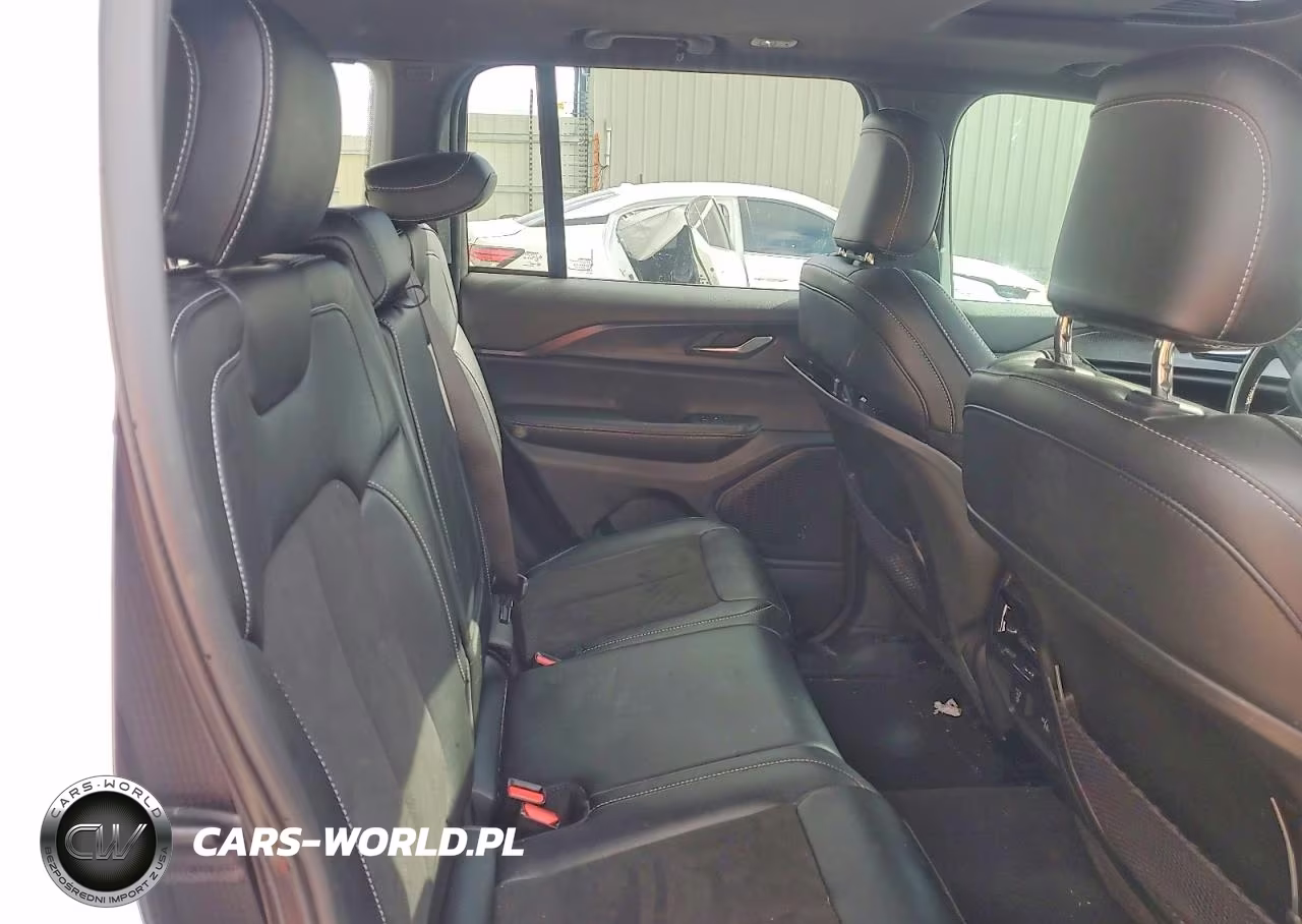 2025 Jeep Grand Cherokee Laredo VIN:1C4RJHAG4SC303881 - 11