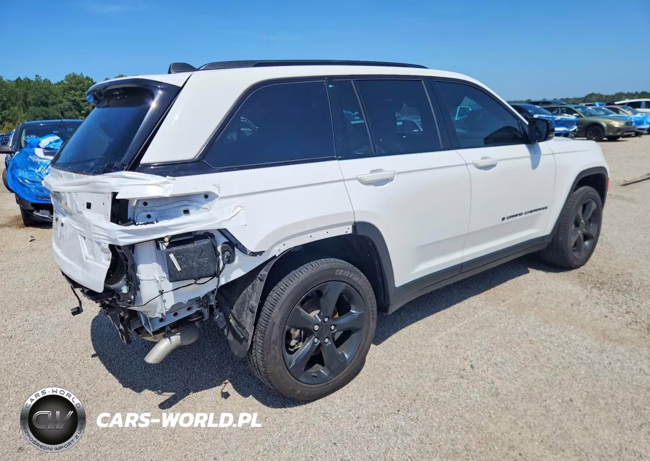 2025 Jeep Grand Cherokee Laredo VIN:1C4RJHAG4SC303881 - 3