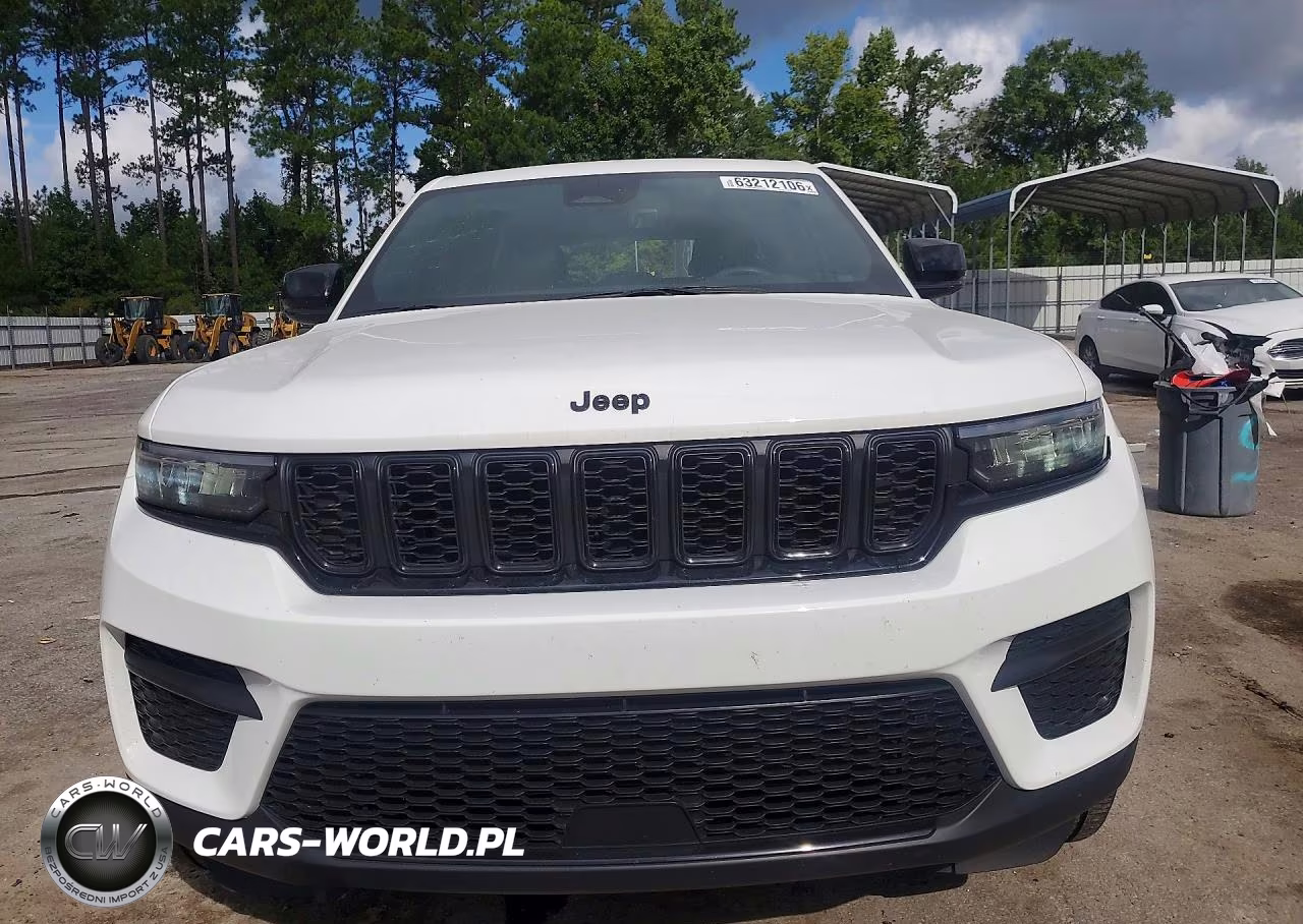 2025 Jeep Grand Cherokee Laredo VIN:1C4RJHAG4SC303881 - 5
